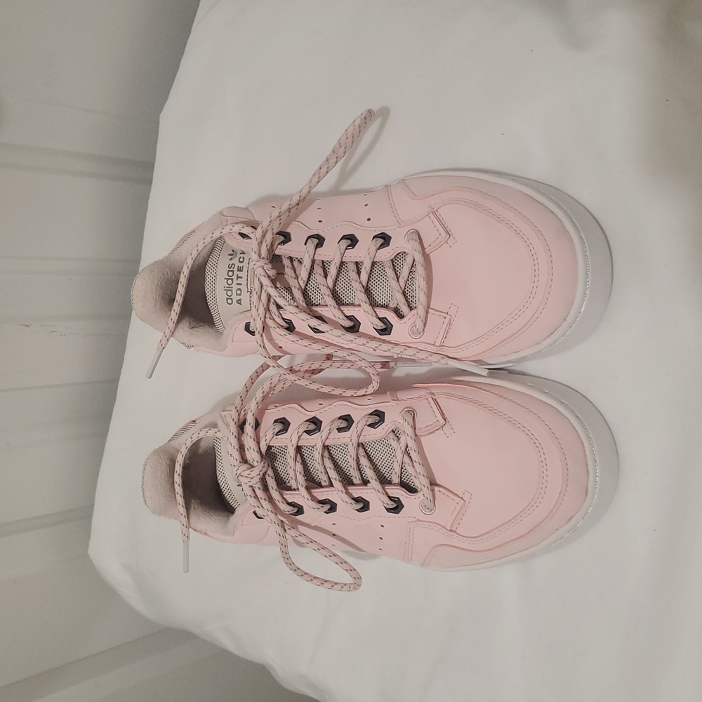 Adidas Supercourt Pink athletic shoes size 7
